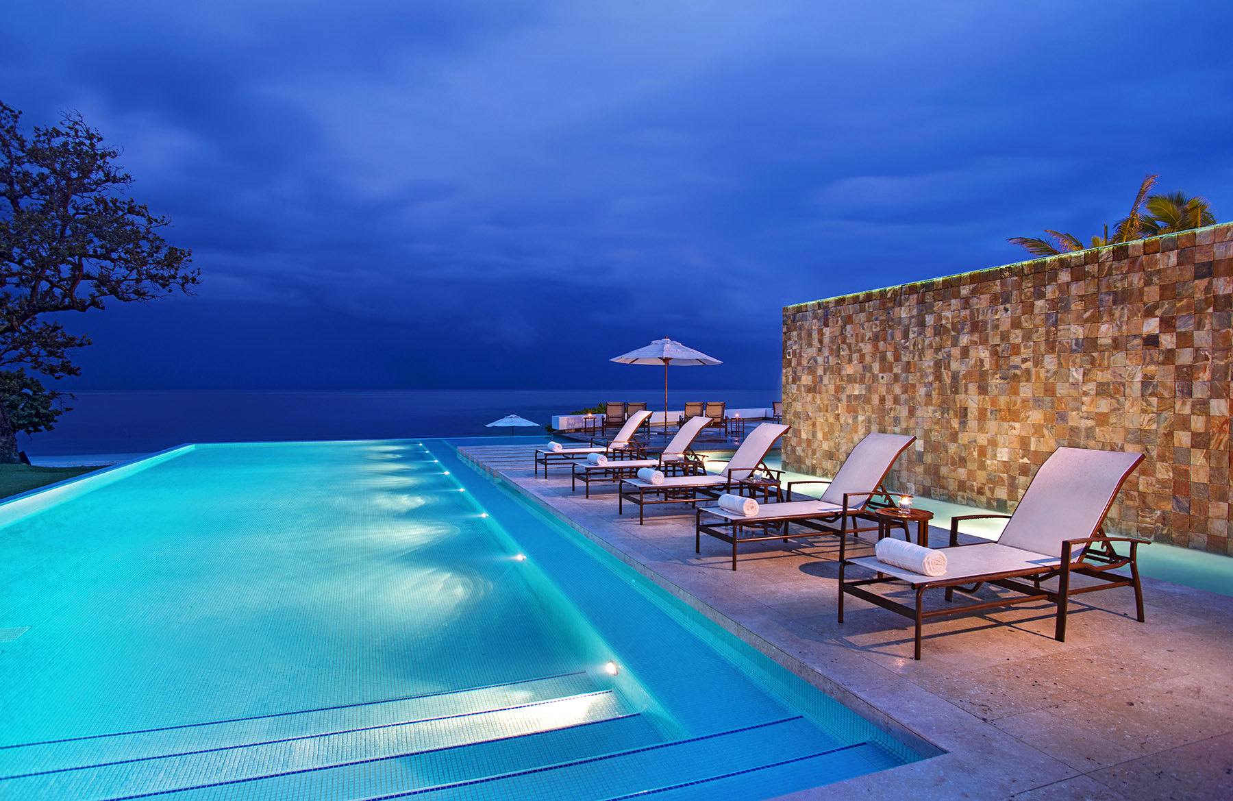 pool cleaning service in riverside ca
